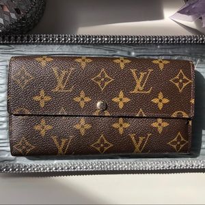 Authentic Louis Vuitton Monogram Sarah Wallet